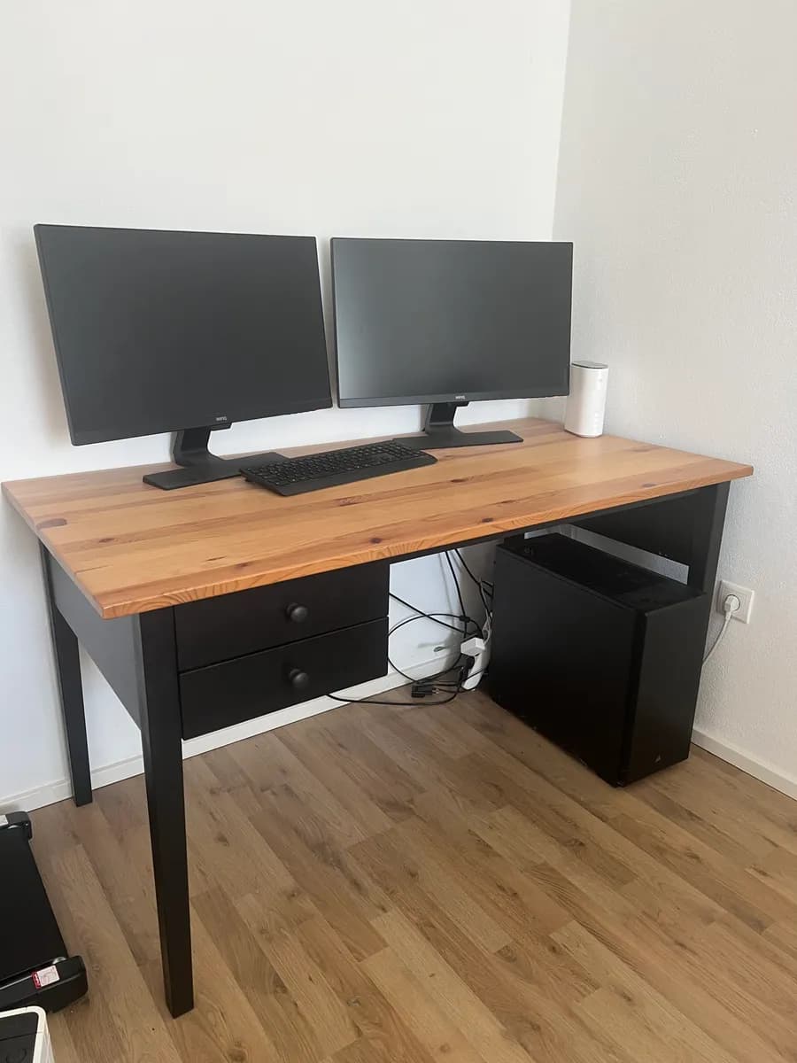 Schreibtisch