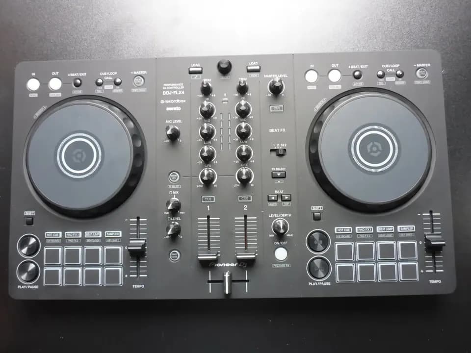 Pioneer DDJ-FLX4 und Zubehör
