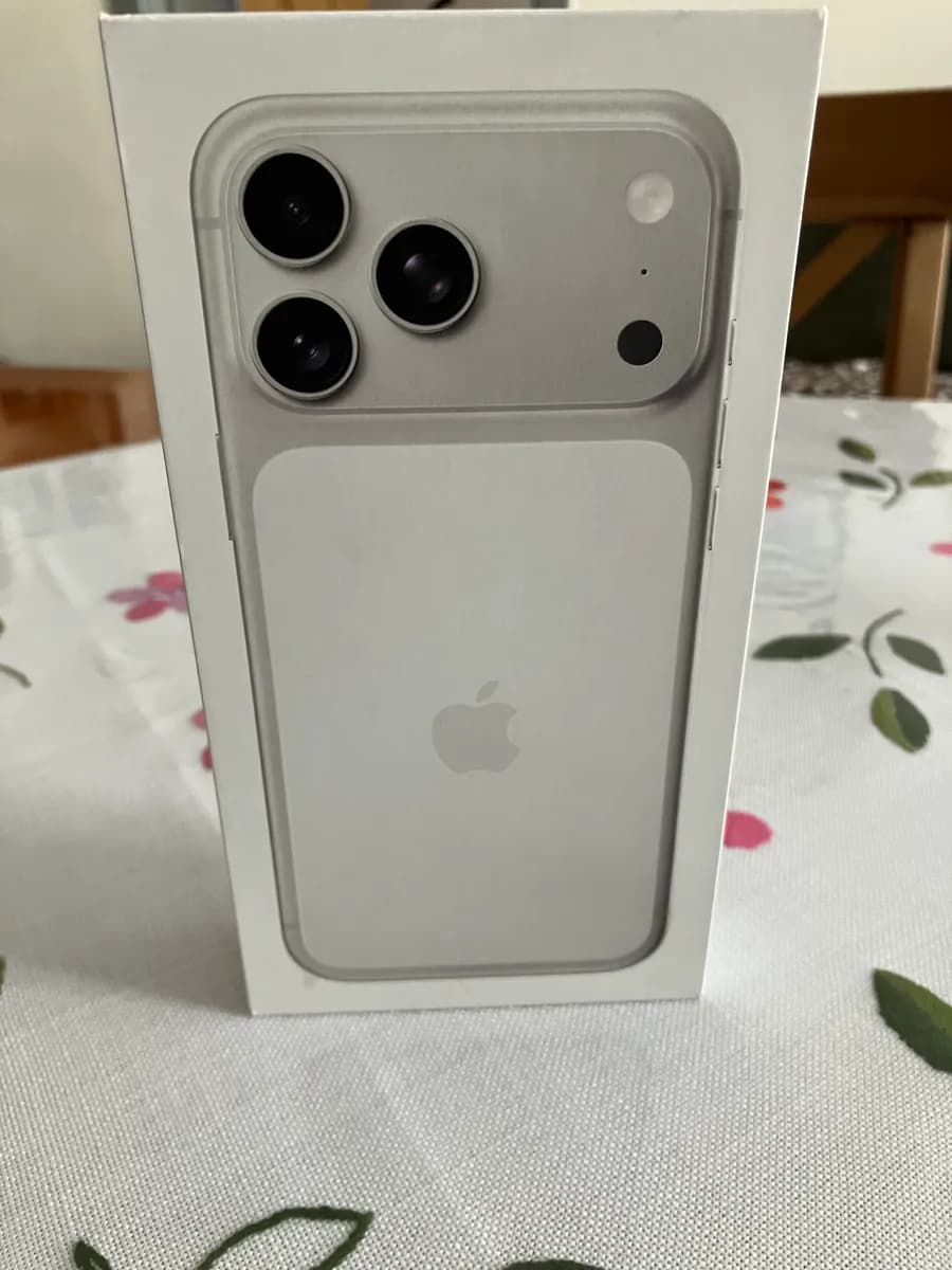 Apple iPhone 17 Pro Max 512 GB: 6,9" Display mit ProMotion, A19 Pro Chip, beste Batterielaufzeit, die es je in einem iPhone gab, Pro Fusion Kamera-System, Center Stage Frontkamera; Silber