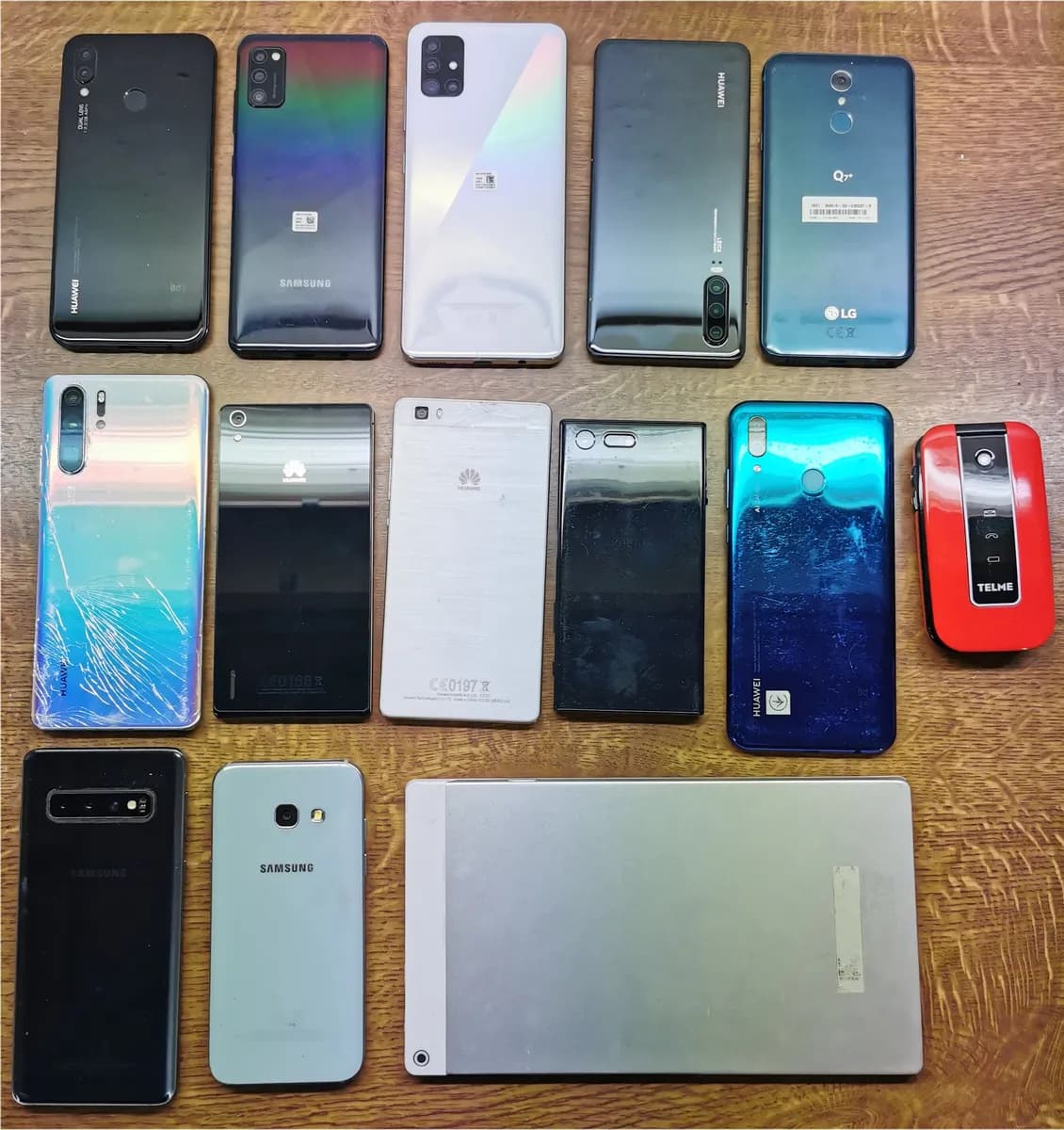 14 verschiedene Handys und Tablets