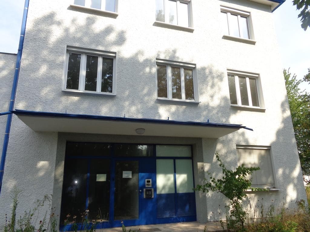 Große Betriebsliegenschaft mit Erweiterungsmöglichkeiten für Lagerung oder Produktion zu verkaufen! - Bild 1