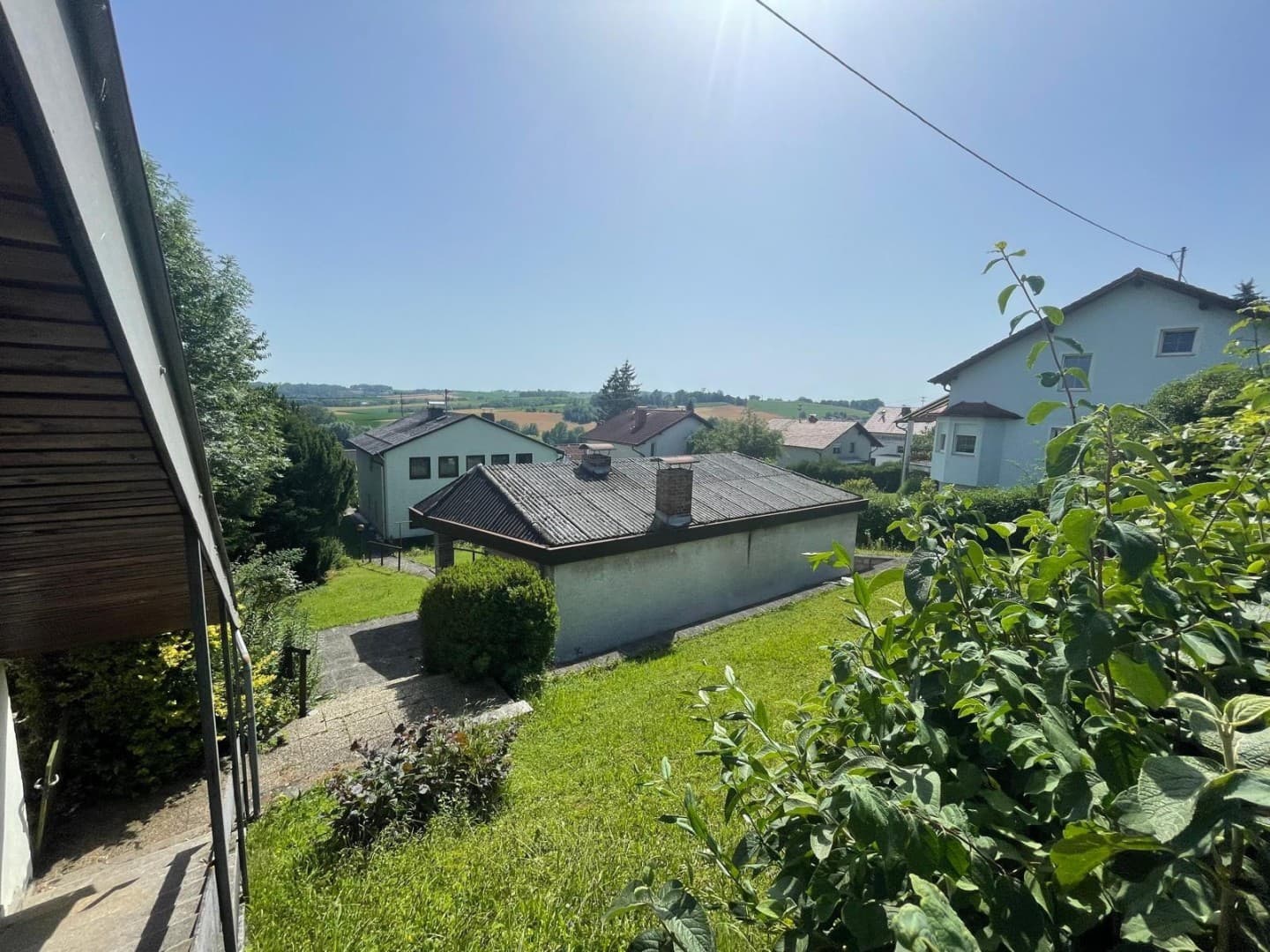 Grundstück mit kleinem Altbestand und Doppelhausprojekt - Bild 1
