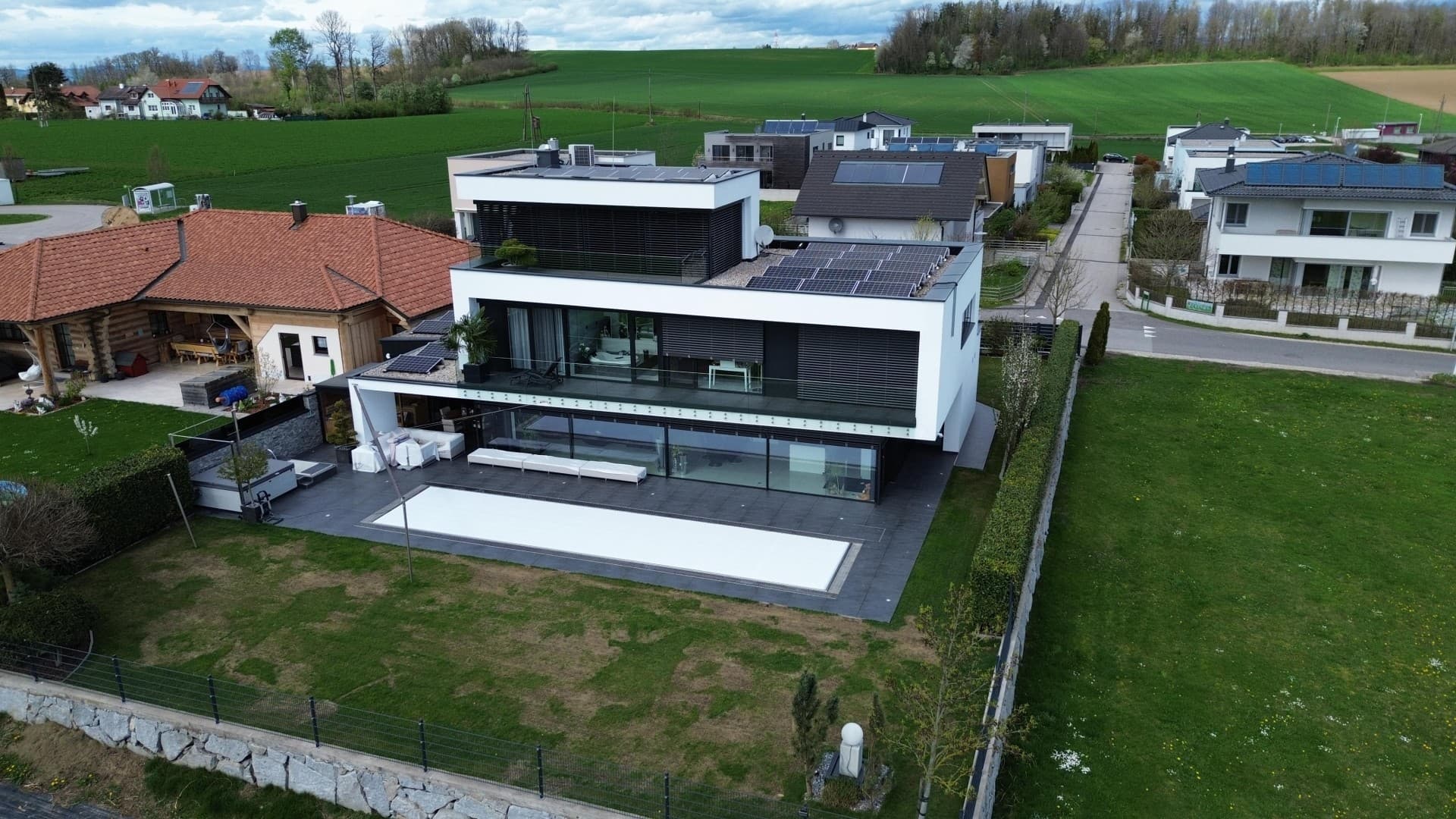 Moderne High-Tec- Villa mit Gebirgsblick - unverbaubar - rasch verfügbar !! - Bild 1