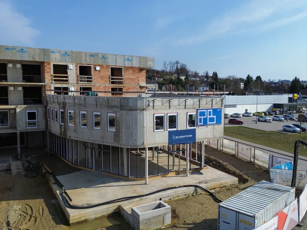 "Top-Geschäftsfläche für Büro oder Rechtsanwaltskanzlei im Zentrum von Straßham" - Bild 1