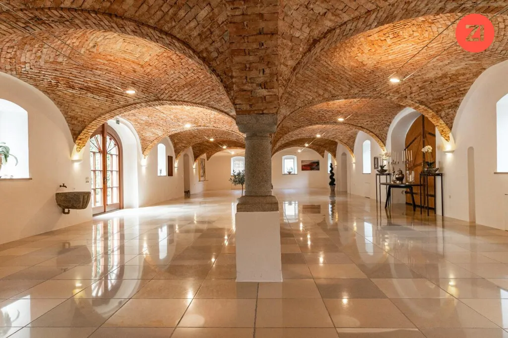 Hochwertige Büro-/ und Ausstellungsflächen in Bestlage in Ansfelden (A1/ B139) - Bild 1