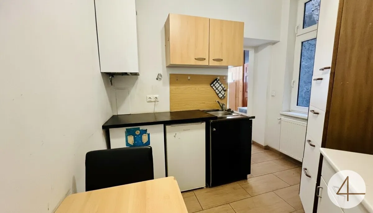 190m zur S-Bahn - 500m zur U3 - Starterwohnung im 2. Stock - ruhige Seitenstraße - gute Anbindung - Bild 1