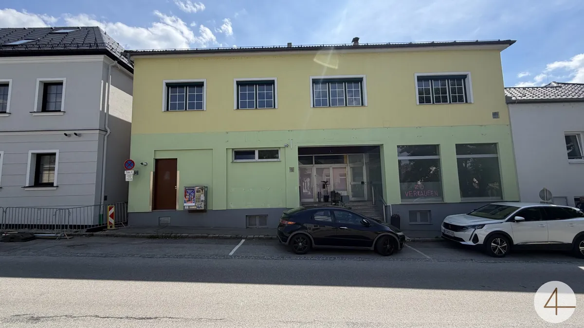 Renditeobjekt mit 2 Wohnungen, 2 Geschäftsflächen und Ausbaupotenzial im Dachgeschoss - Bild 1