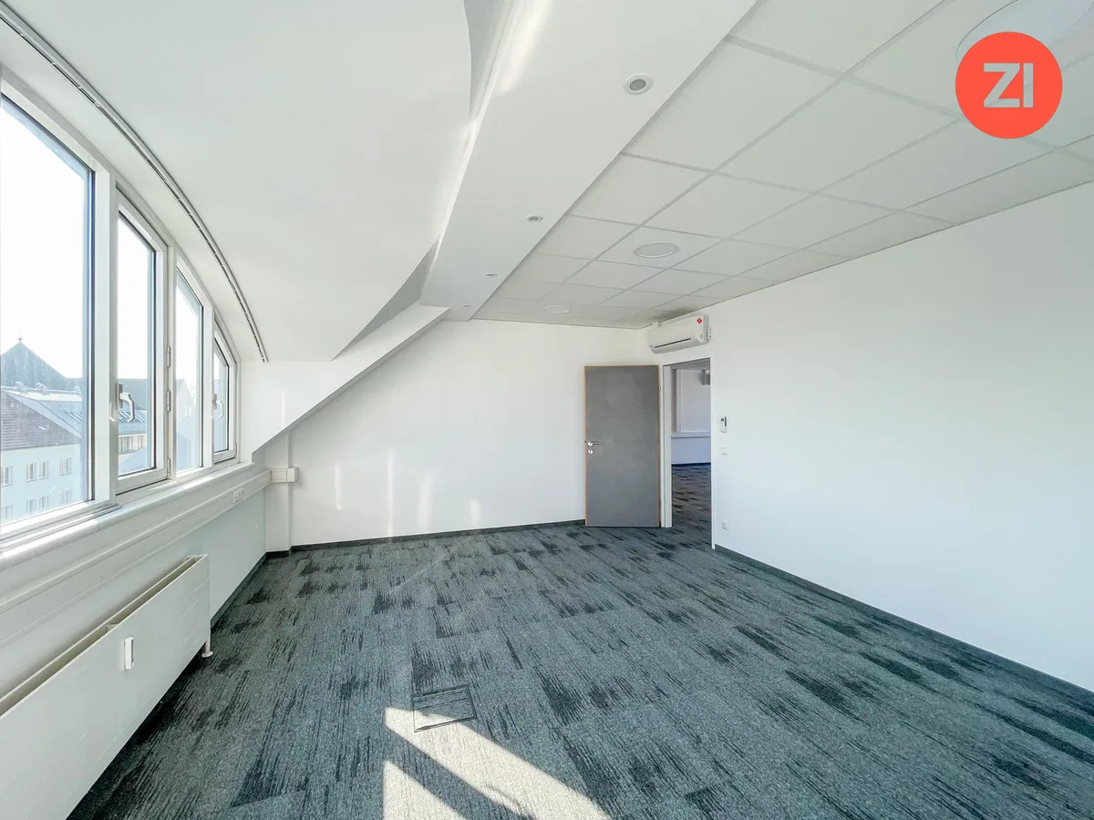 Linz Innenstadt: Top sanierte Büro / Praxisfläche
mit ca. 70 m² großen Veranstaltungsraum