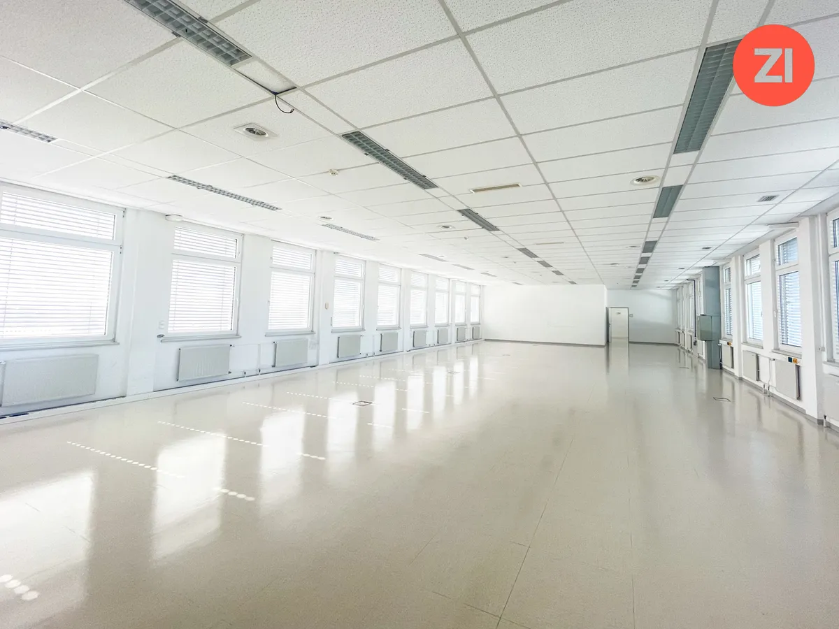 Leonding: Beeindruckende Büro - & Lagerflächen
Betriebskantine . Fitnesscenter . Parkplätze