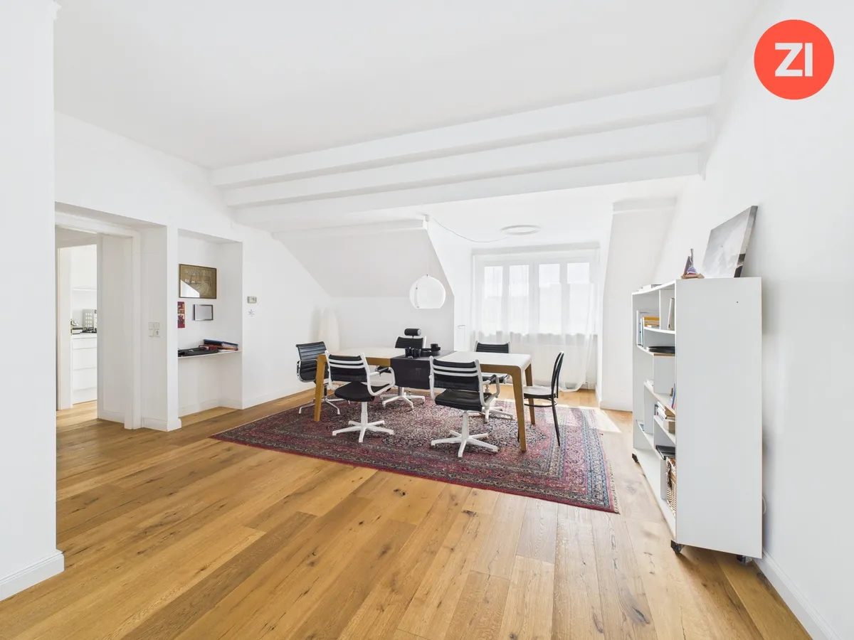 *Bürger Palais* Einzigartige 3- Zimmer Altbau Dachgeschosswohnung mit Terrasse