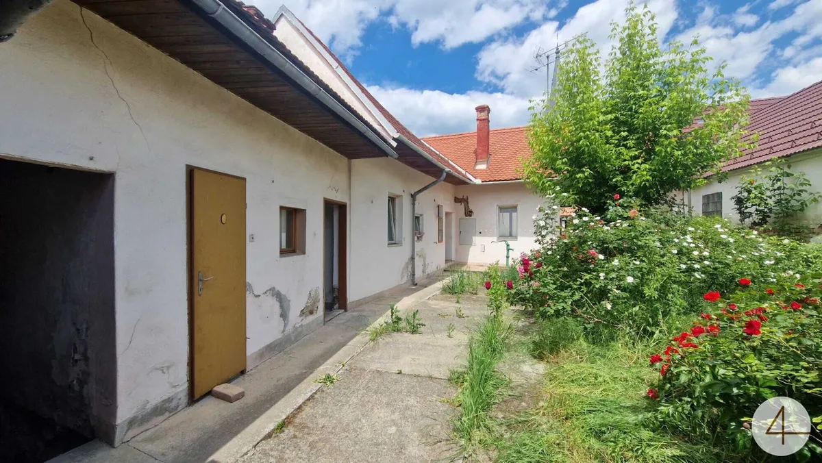 Sanierungsbedürftiges Haus zu verkaufen - Bild 1
