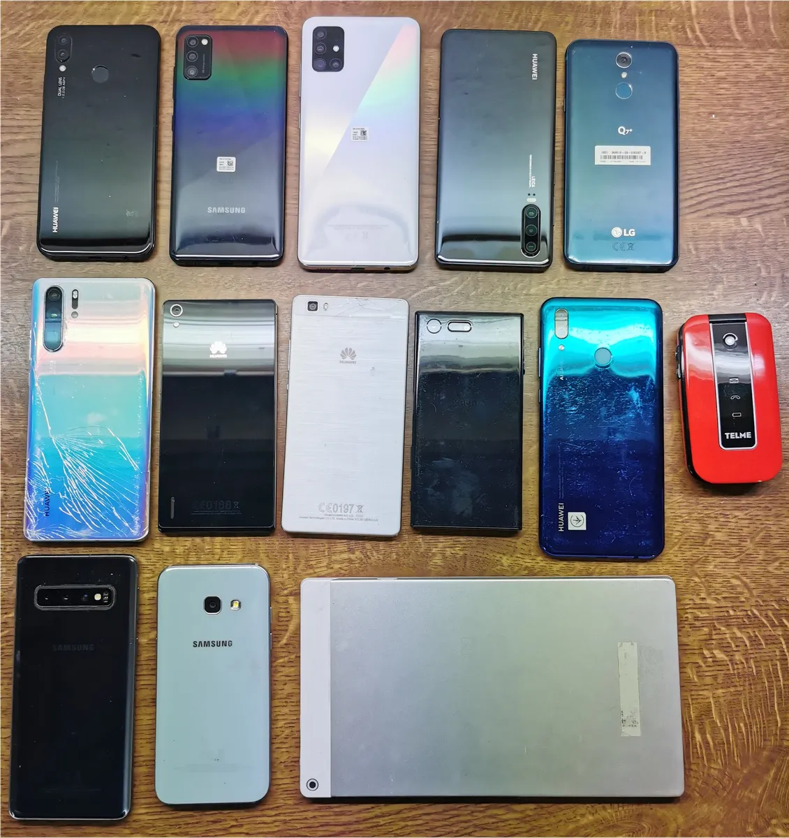 14 verschiedene Handys und Tablets