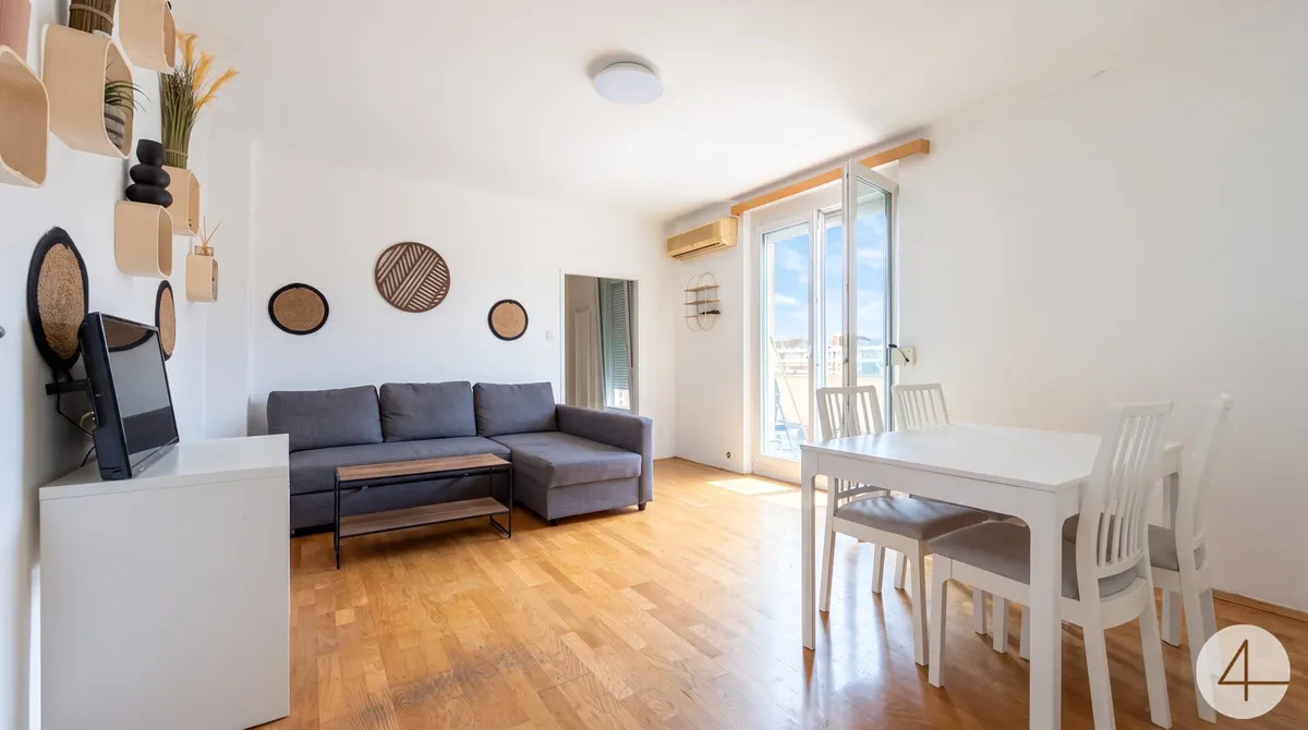 Charmante Dachgeschosswohnung mit Balkon – modernisiert & bezugsbereit - image 1