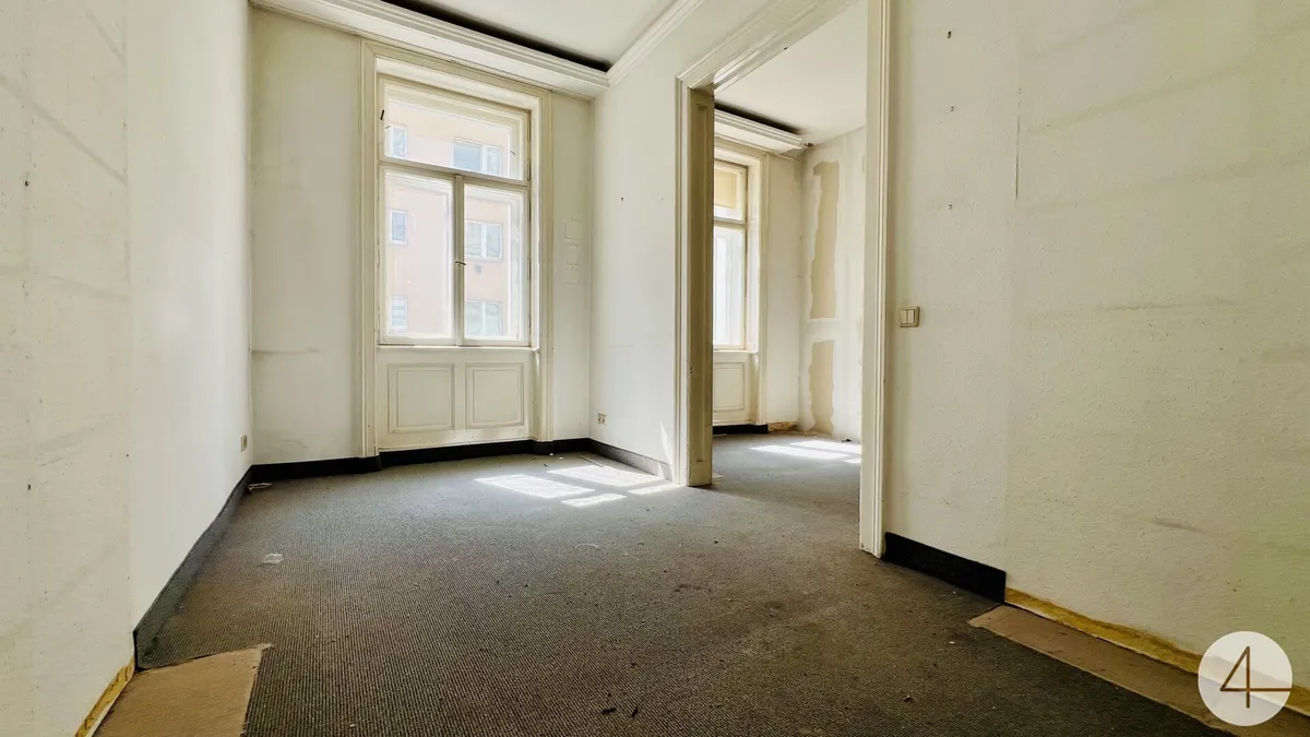 Sanierungsbedürftige 2-Zimmer-Altbauwohnung im Alsergrund - image 1