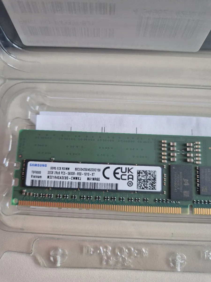 Samsung EC8 RDIMM 32GB PC5 5500B 2RX8